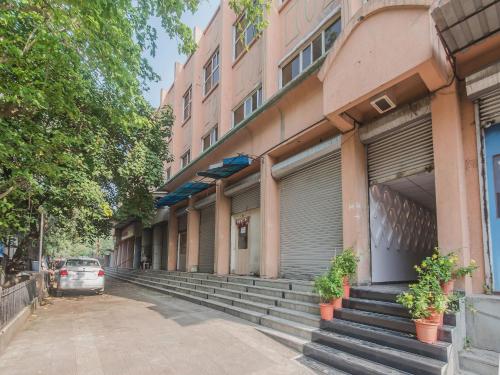 Hotel Divine Residency Near Phoenix Marketcity