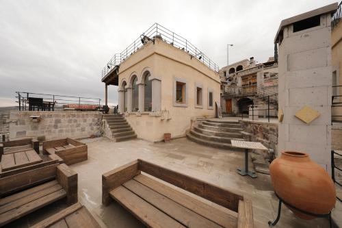 Helike Cave Hotel - image 2