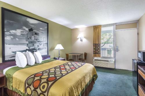 Super 8 by Wyndham Ocala I-75 - image 2