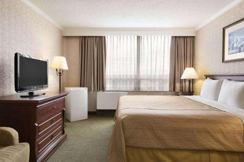 Days Inn by Wyndham Ottawa West