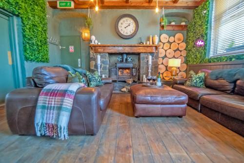 Waterfall Country Escape Entire Venue Sleeps 19 - Brecon Beacons National Park Wales