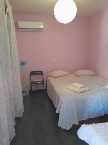 Bright top floor apartment! 4