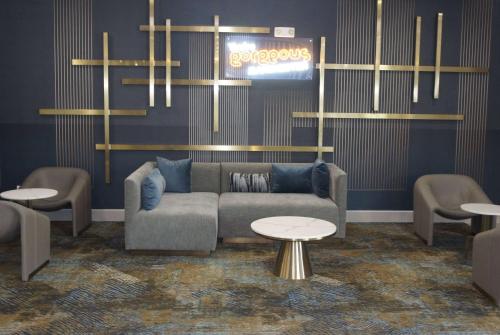 La Quinta Inn & Suites by Wyndham Manchester / Arnold AFB - image 3