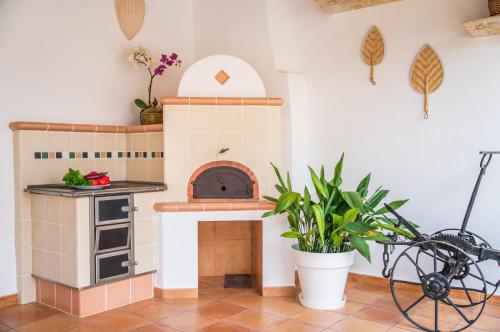 Ideal Property Mallorca - Verdera - Tap to explore photos