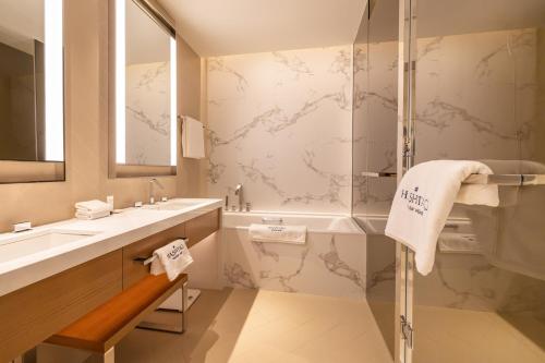 Premium 1BDR Apartment in Downtown Opera - image 13