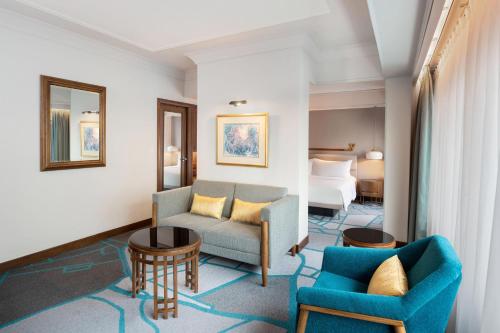 room detail thumbnail 1