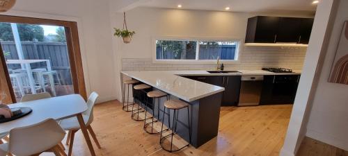 Live - Play - Stay - East Geelong, Geelong (zdjęcie 3)