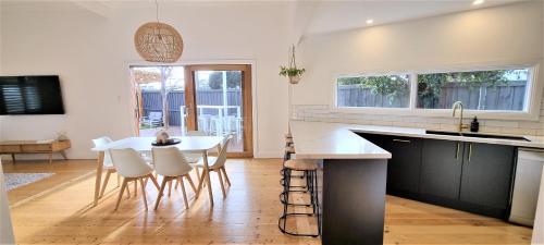 Live - Play - Stay - East Geelong, Geelong (zdjęcie 9)