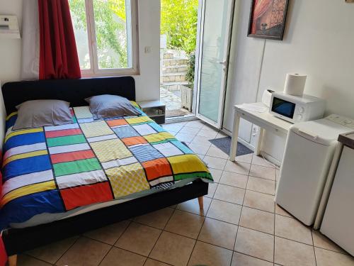 Studio indépendant, avec piscine et jardin, direct gare aéroport, 1 lit pour 2 personnes Direct Gare Aéroport, Toulouse