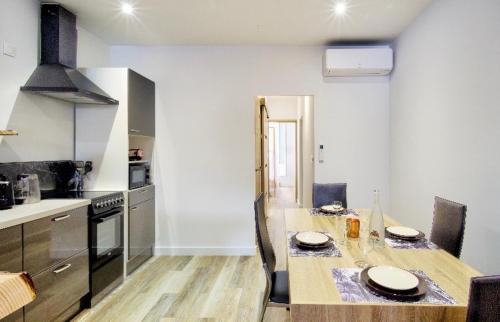 One-Bedroom Apartment image 6