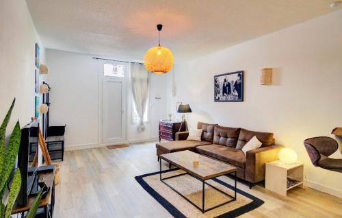 One-Bedroom Apartment image 3