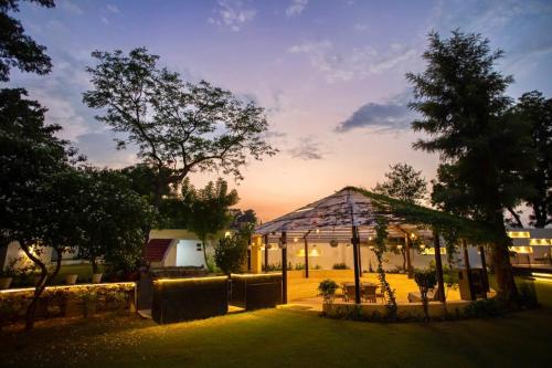 View, Farm The Retreat - Private PooL in Manesar
