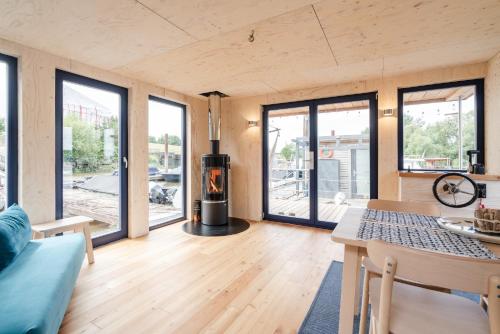 Hausboot AHOI hochwertiges Hausboote mit großer Terrasse und Kamin, Hamburk (fotografie 8)
