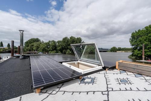 Hausboot AHOI hochwertiges Hausboote mit großer Terrasse und Kamin, Hamburk (fotografie 9)