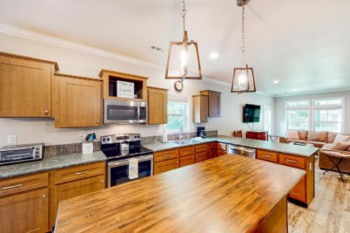 Hilltop Hideaway Hilltop Hideaway