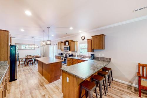 Hilltop Hideaway Hilltop Hideaway