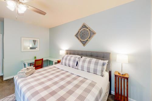 Hilltop Hideaway Hilltop Hideaway