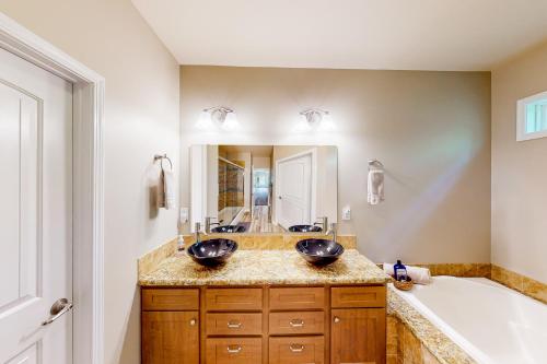 Hilltop Hideaway Hilltop Hideaway