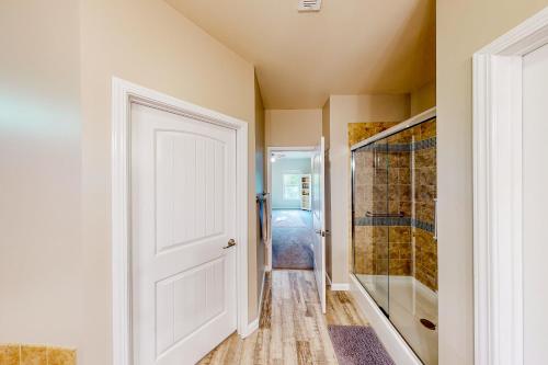 Hilltop Hideaway Hilltop Hideaway