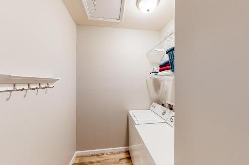 Hilltop Hideaway Hilltop Hideaway