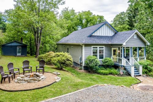 Hilltop Hideaway Hilltop Hideaway