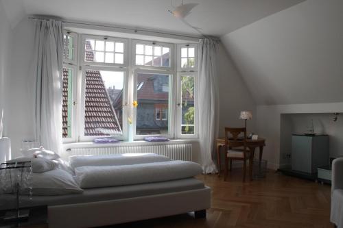 Superior Double Room image 6