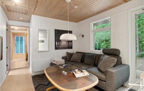 Awesome Home In Glesborg With Wifi