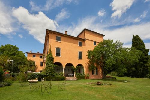  Torre di Terzolan With Pool, Jacuzzi And Golf Putt in Verona