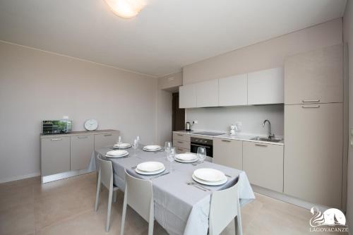 2 bedrooms, 4 beds