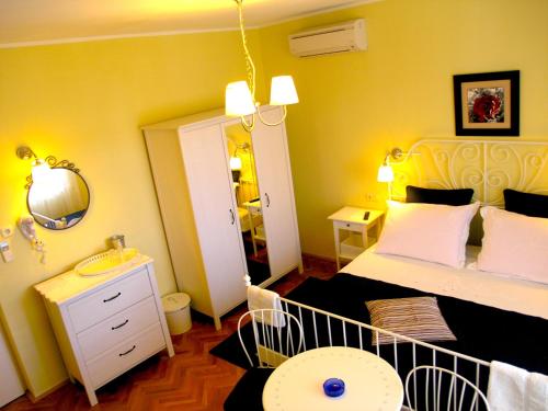House Rozi 4