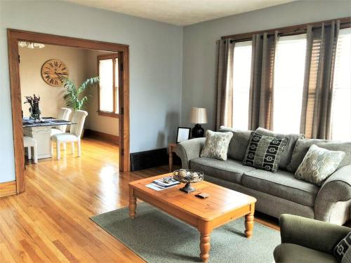Home near Zoo/College World Series/Downtown in 南