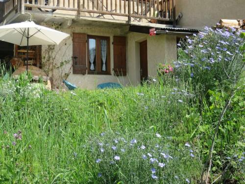 Studio en rez de chaussée, avec jardin partagé.