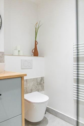 Bathroom, NEW Le Cocon-Clim-Videoprojecteur-Parking-Wifi-TOP PROS Conciergerie Montpellier in Alco