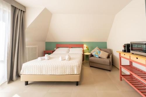 Dea Suite Room Room Type - King Studio with Sofa Bed