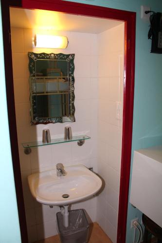 Oldtown Hostel Otter Room Type - Budget Bed in 6-Bed Female Dormitory Room