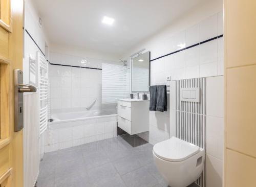 Exclusive Old Town Suites with City Views & AC by EasyBNB Premium, Praga (foto 10)