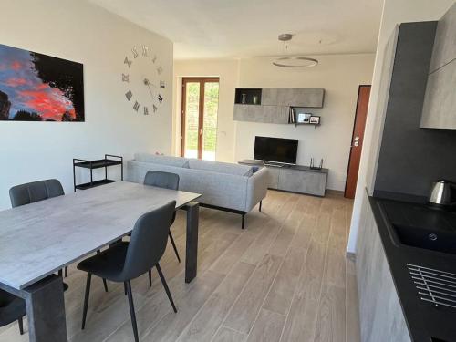 Two-Bedroom Apartment with Balcony and Terrace image 10