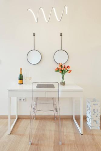 Exclusive Old Town Suites with City Views & AC by EasyBNB Premium, Praga (foto 7)