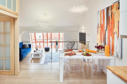 Exclusive Old Town Suites with City Views & AC by EasyBNB Premium, Praga (foto 6)