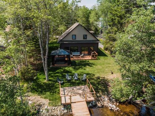 Mount Uniacke Lakefront Cottage