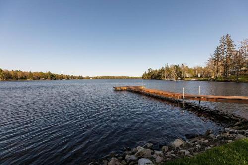 Mt Uniacke Lakeside Oasis with Hot Tub