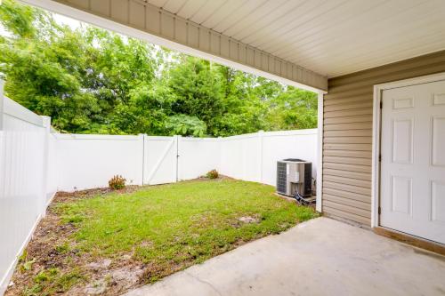 Havelock Home Private Yard, 2 Mi to Cherry Point!