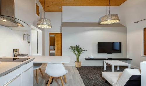 Appartement Le Cèdre Rouge - Maya Village (Appartement Le Cedre Rouge - Maya Village) in Saint-Pere (Bourgogne)