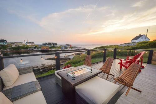 Peggy's Cove - Modern Home with Lighthouse View