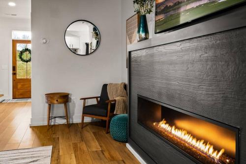 *Dog Friendly*Modern home-Minutes to Dollywood, Gatlinburg, Smoky Mountains & Pigeon Forge!