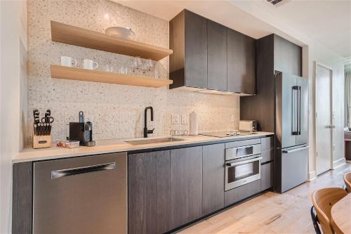 Modern Downtown Condo - Rooftop pool - Top Amenities in Austin, USA