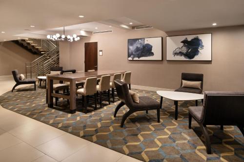 Residence Inn by Marriott New York Manhattan/Midtown East - image 5