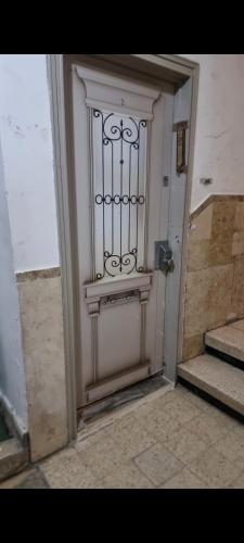 הברון baron, Rishon LeẔiyyon (photo 3)