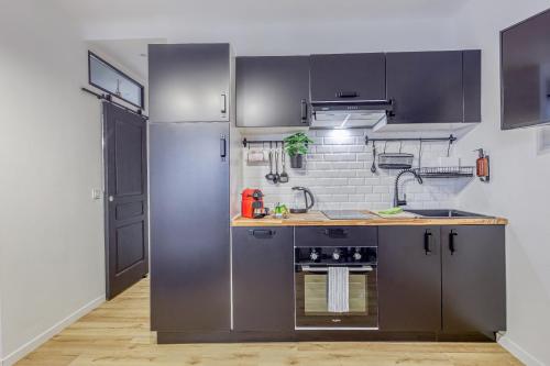 Flex Check in - 4 ppl - Free Parking - AC - Wifi - Metro 7 et 14 a 6 min in Le Kremlin Bicetre