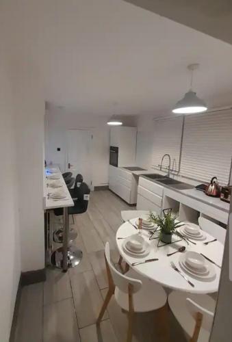 Three bedroom House - Apartment - London